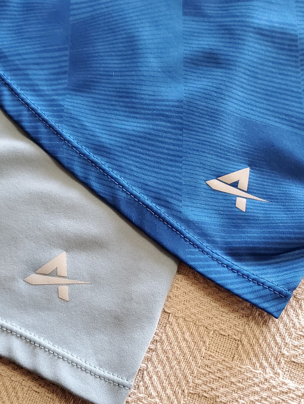 Arctic Cool Women's V-Neck Performance Tees Lot Blue Geometric Activewear Sz M - Picture 10 of 15